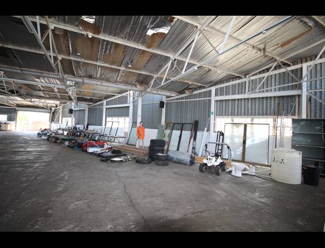 3,400M² WAREHOUSE FOR SALE IN BRAELYN